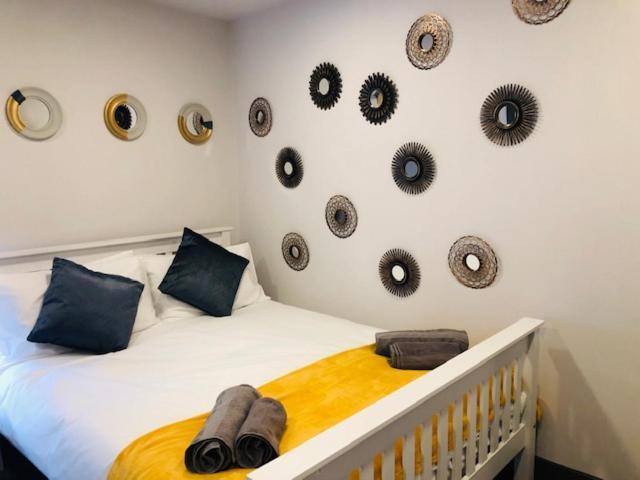 Townhouse Plus @ London Road Stoke Номер фото